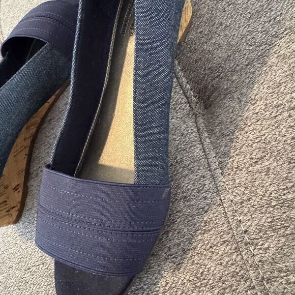 Coach & Four-Denim Blue Wedge Heels with Classic Design open toe slip on 7.5 - Picture 12 of 16